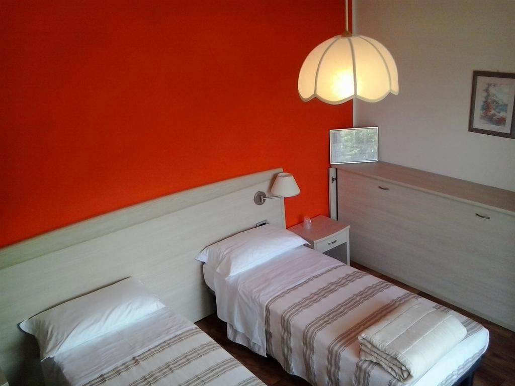 Hotel Pizzeria Mezzolago Pergine Valsugana Szoba fotó