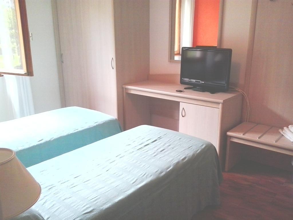 Hotel Pizzeria Mezzolago Pergine Valsugana Szoba fotó