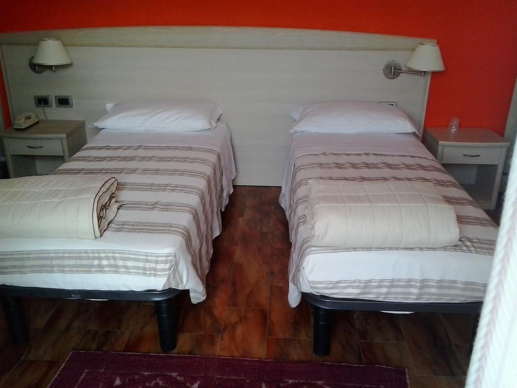 Hotel Pizzeria Mezzolago Pergine Valsugana Szoba fotó